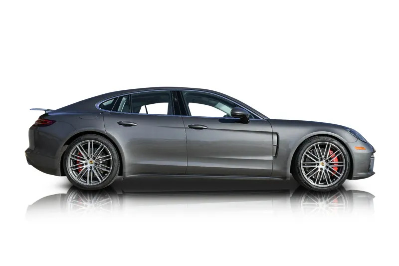 An incredible side shot photo of aPorsche Panamera that you should buy.