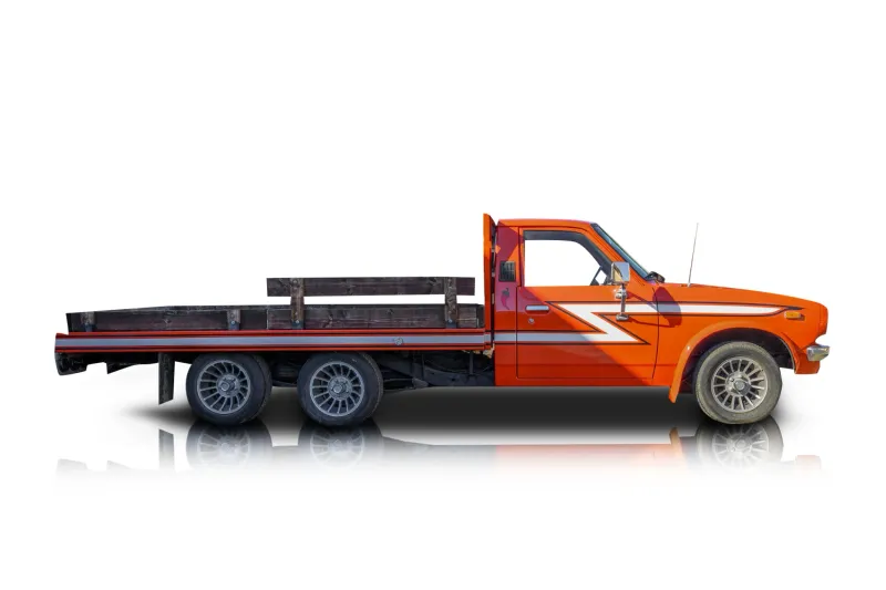 An incredible side shot photo of aToyota Hilux that you should buy.