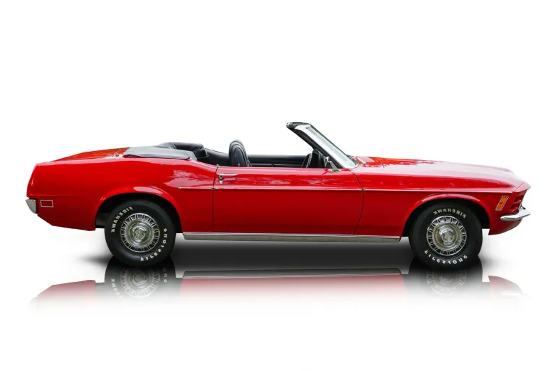 An incredible side shot photo of aFord Mustang that you should buy.