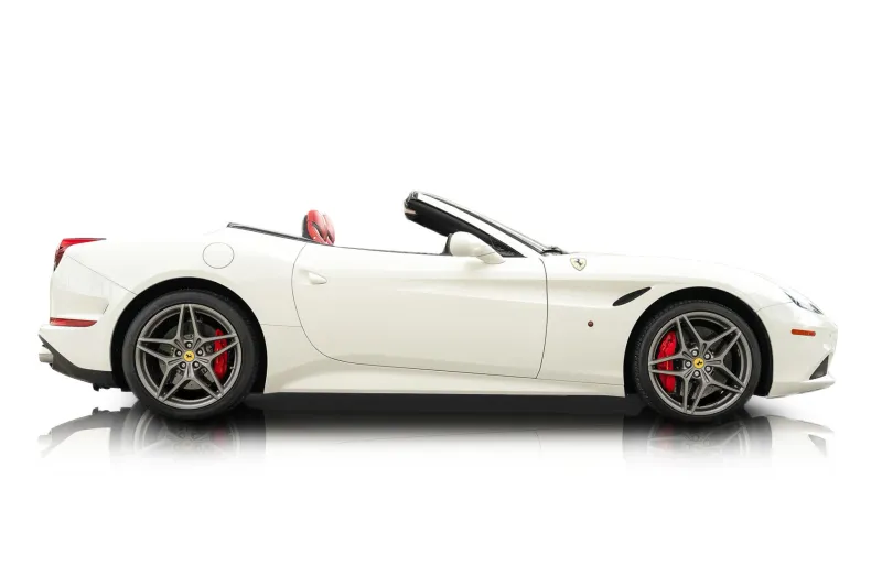 An incredible side shot photo of aFerrari California that you should buy.