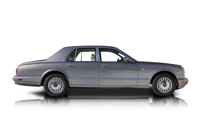 An incredible side shot photo of aRolls-Royce Silver Seraph that you should buy.