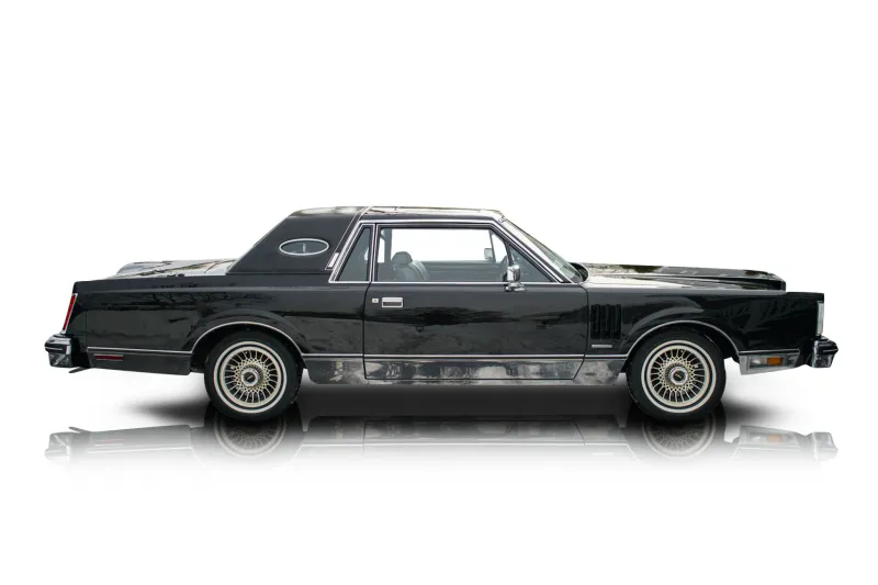 An incredible side shot photo of aLincoln Continental that you should buy.