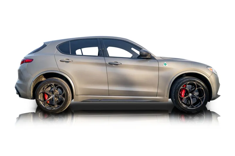 An incredible side shot photo of aAlfa Romeo Stelvio that you should buy.