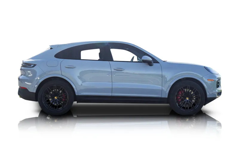 An incredible side shot photo of aPorsche Cayenne that you should buy.