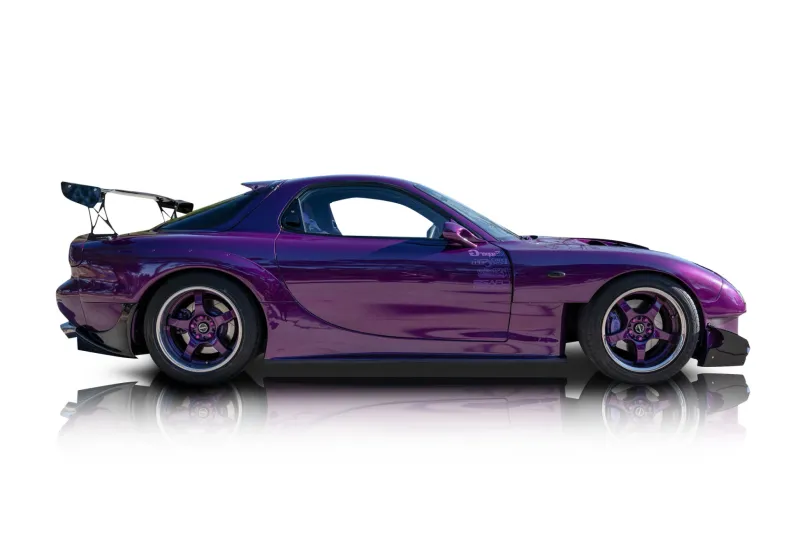 An incredible side shot photo of aMazda RX-7 that you should buy.