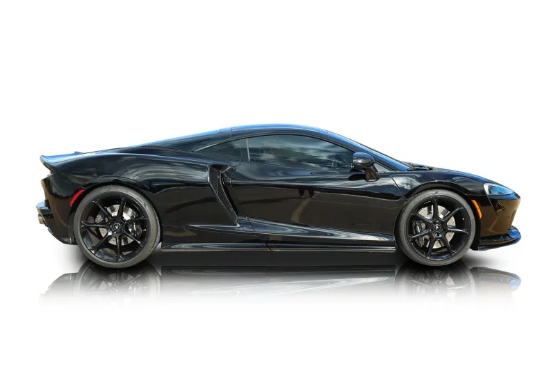 An incredible side shot photo of aMcLaren GT that you should buy.