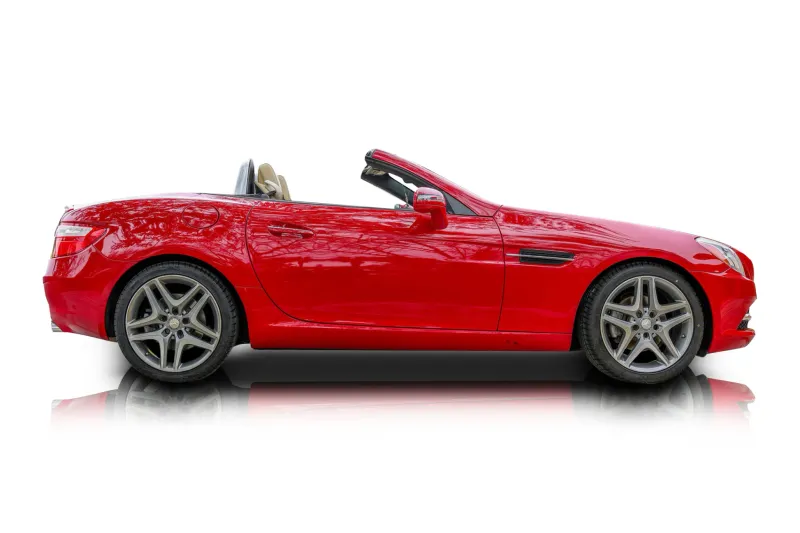 An incredible side shot photo of aMercedes-Benz SLK250 that you should buy.