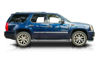Passenger side photo of 2009 Cadillac Escalade