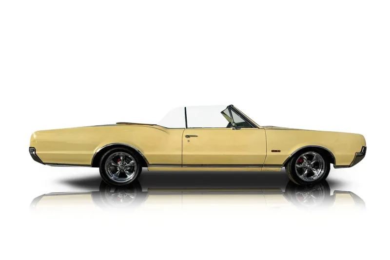 An incredible side shot photo of aOldsmobile Cutlass that you should buy.