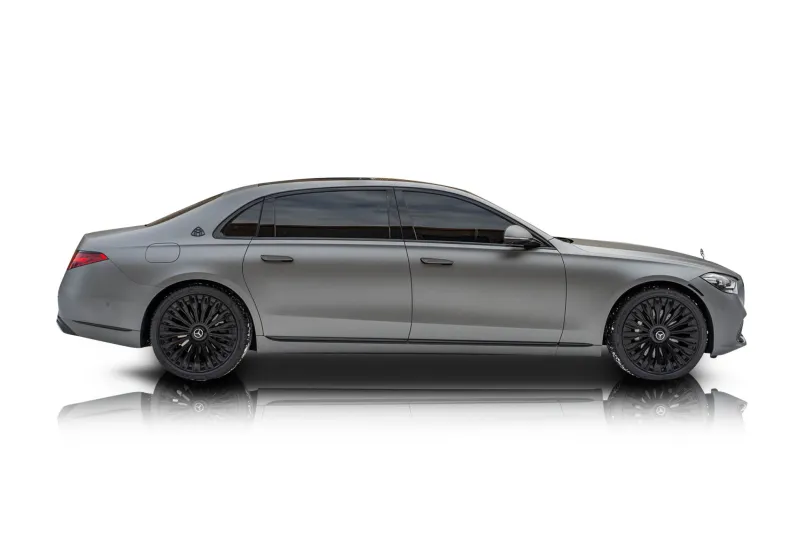 An incredible side shot photo of aMercedes-Benz Maybach S580 that you should buy.
