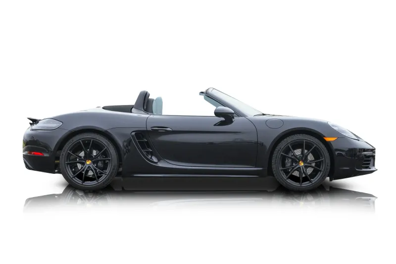 An incredible side shot photo of aPorsche 718 Boxster that you should buy.