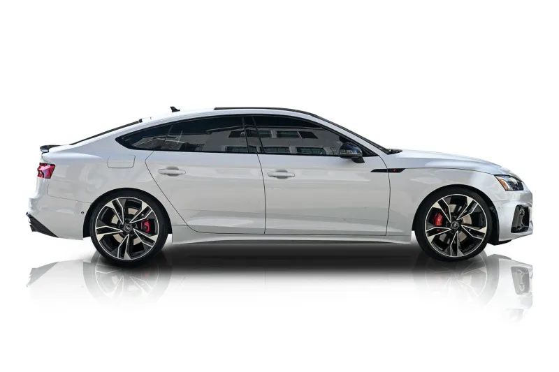 An incredible side shot photo of aAudi S5 that you should buy.