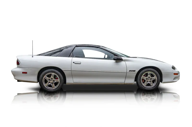 An incredible side shot photo of aChevrolet Camaro that you should buy.
