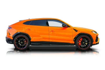 Passenger side photo of 2022 Lamborghini Urus