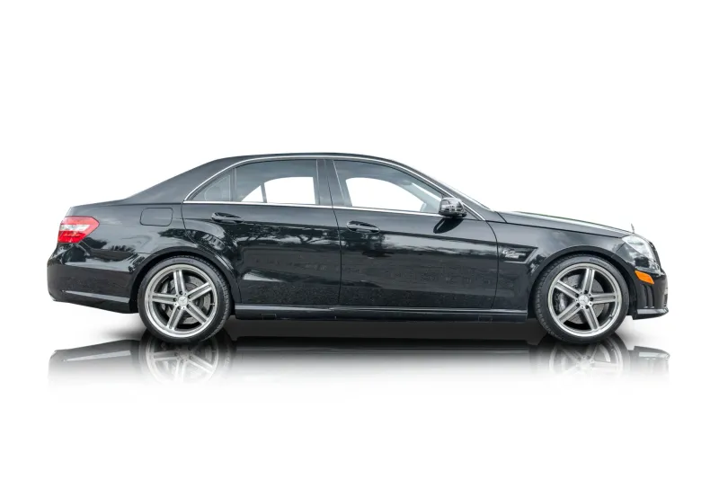 An incredible side shot photo of aMercedes-Benz E63 AMG that you should buy.