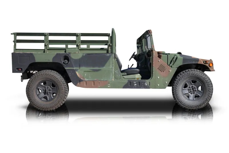 An incredible side shot photo of aAM General Humvee that you should buy.