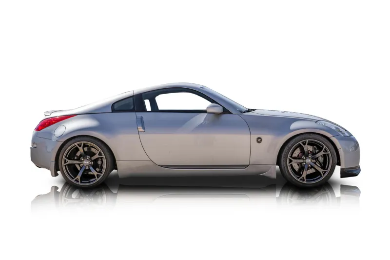 An incredible side shot photo of aNissan 350Z that you should buy.