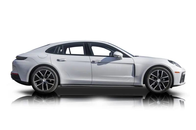 An incredible side shot photo of aPorsche Panamera that you should buy.