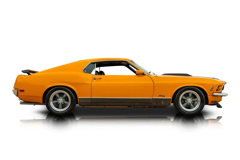 An incredible side shot photo of aFord Mustang that you should buy.