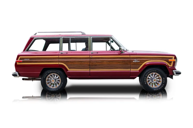An incredible side shot photo of aJeep Grand Wagoneer that you should buy.