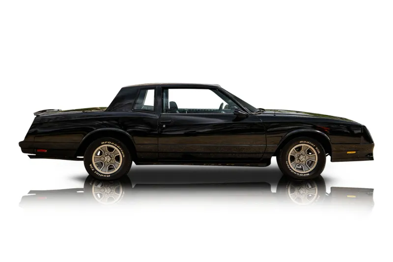 An incredible side shot photo of aChevrolet Monte Carlo that you should buy.