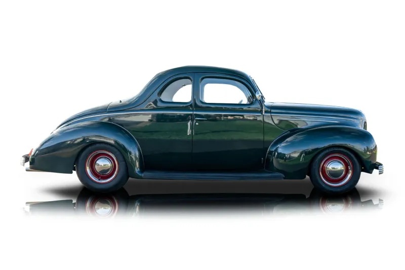 An incredible side shot photo of aFord Deluxe that you should buy.