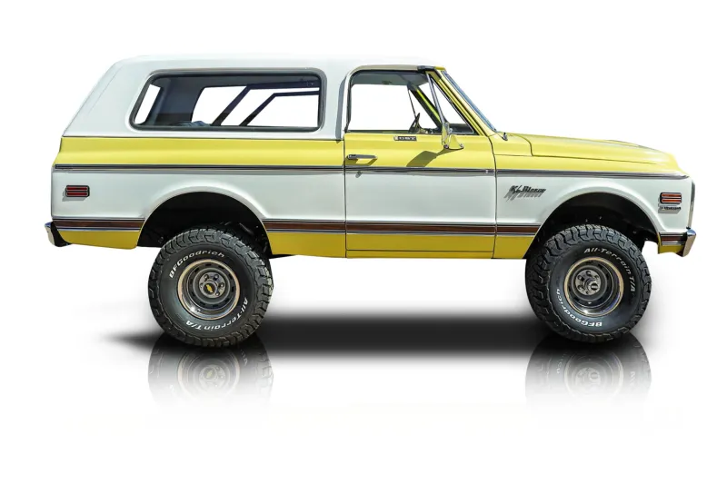 An incredible side shot photo of aChevrolet K5 Blazer that you should buy.