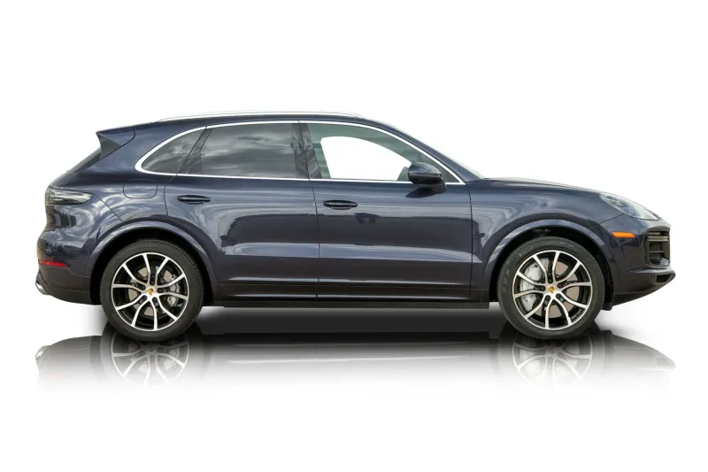 An incredible side shot photo of aPorsche Cayenne that you should buy.