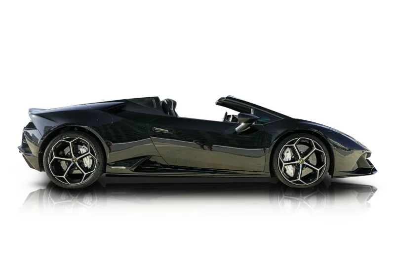 An incredible side shot photo of aLamborghini Huracan that you should buy.