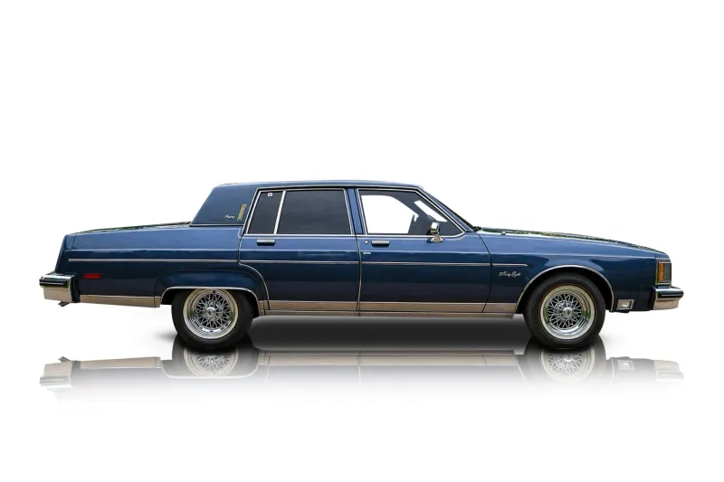 An incredible side shot photo of aOldsmobile 98 that you should buy.