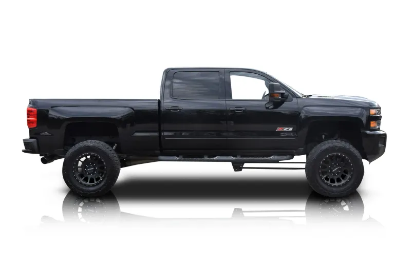 An incredible side shot photo of aChevrolet Silverado 2500 HD that you should buy.