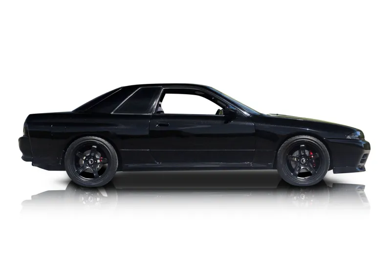An incredible side shot photo of aNissan Skyline that you should buy.