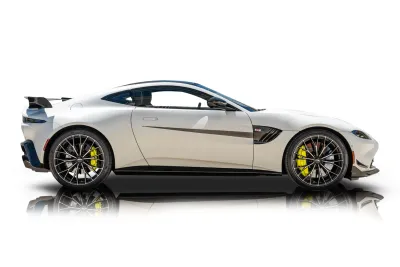 Passenger side photo of 2022 Aston Martin Vantage