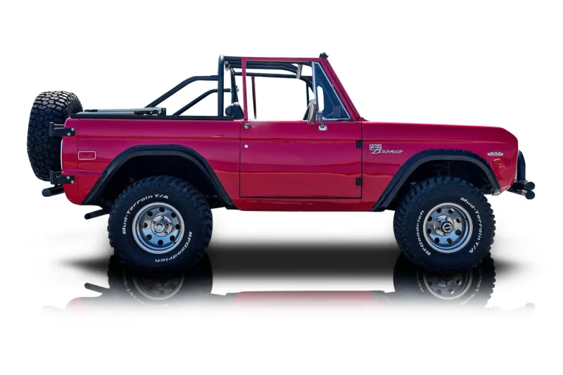 An incredible side shot photo of aFord Bronco that you should buy.