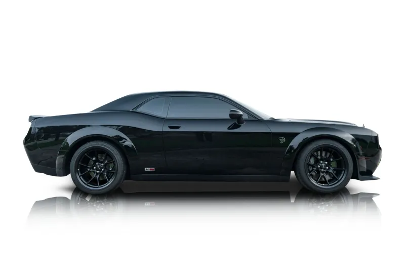 An incredible side shot photo of aDodge Challenger that you should buy.