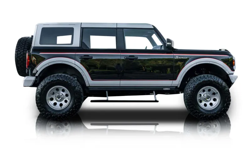 An incredible side shot photo of aFord Bronco that you should buy.