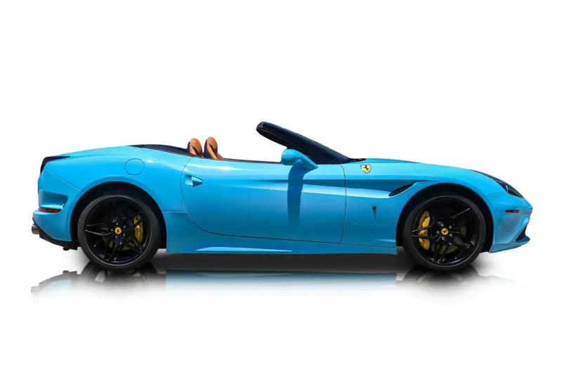 An incredible side shot photo of aFerrari California that you should buy.