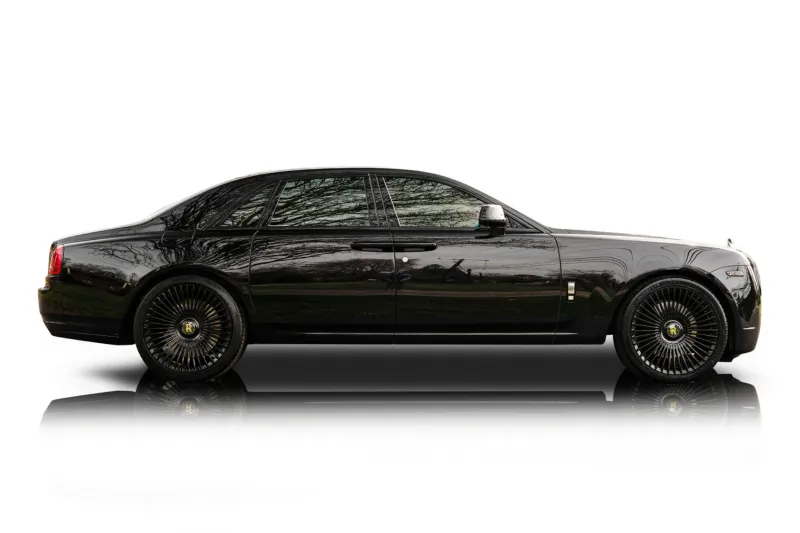 An incredible side shot photo of aRolls-Royce Ghost that you should buy.