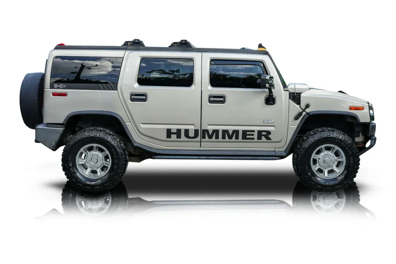 An incredible side shot photo of aHummer H2 that you should buy.