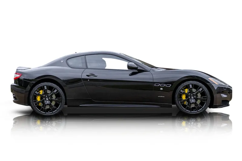 An incredible side shot photo of aMaserati GranTurismo that you should buy.
