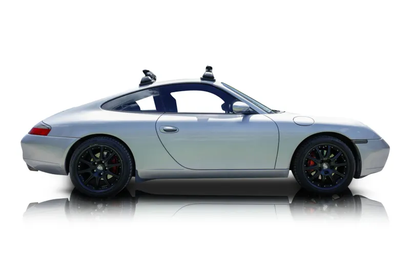 An incredible side shot photo of aPorsche 911 that you should buy.