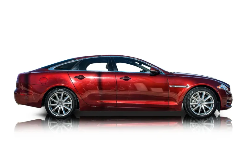 An incredible side shot photo of aJaguar XJ that you should buy.