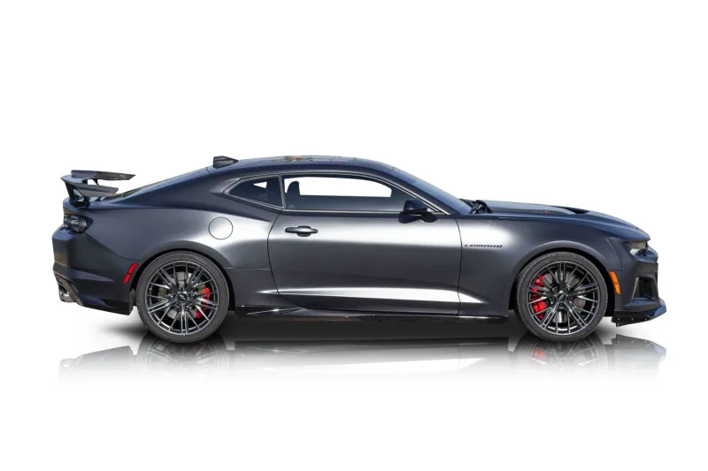 An incredible side shot photo of aChevrolet Camaro that you should buy.