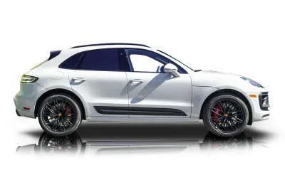 Passenger side photo of 2025 Porsche Macan