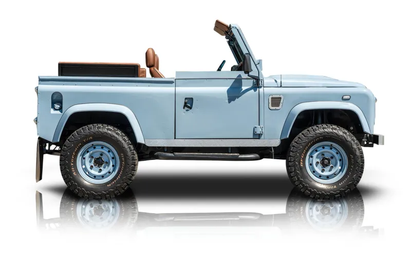 An incredible side shot photo of aLand Rover Defender 90 that you should buy.