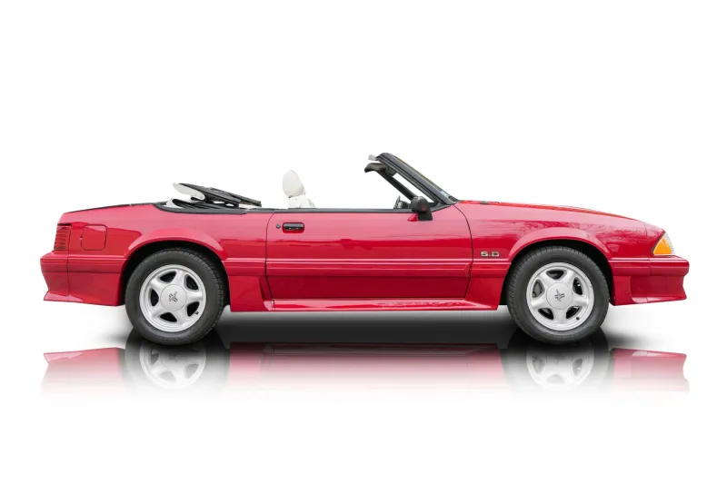 An incredible side shot photo of aFord Mustang that you should buy.