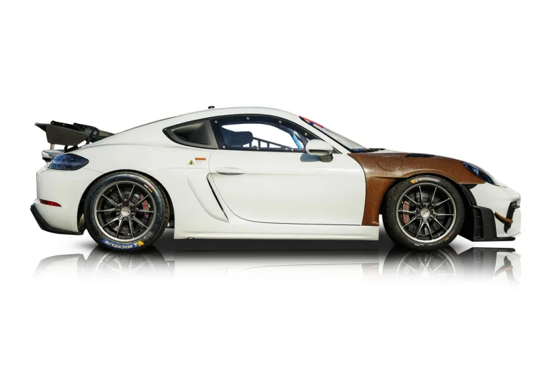 An incredible side shot photo of aPorsche 718 Cayman that you should buy.