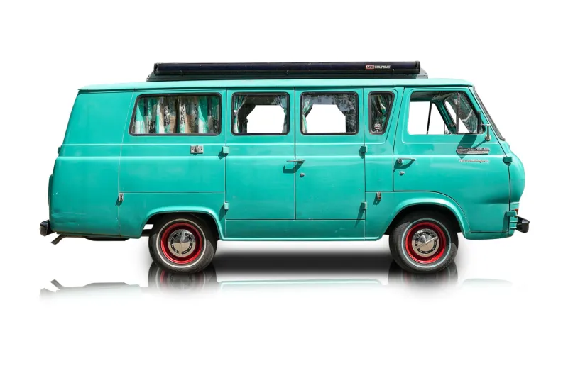 An incredible side shot photo of aFord Econoline that you should buy.
