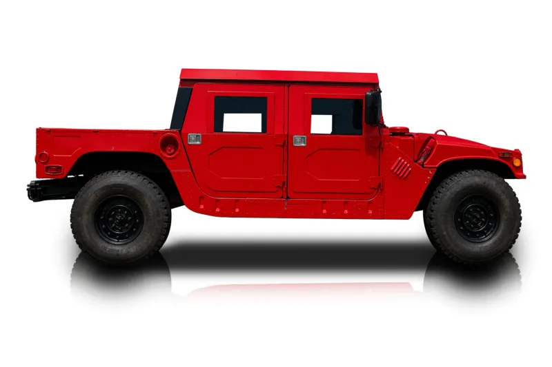 An incredible side shot photo of aAM General Humvee that you should buy.