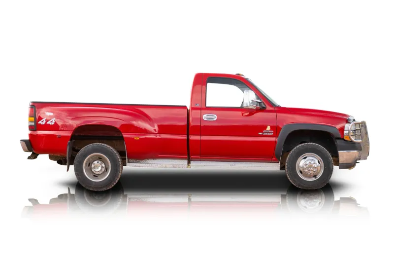 An incredible side shot photo of aChevrolet Silverado 3500 that you should buy.